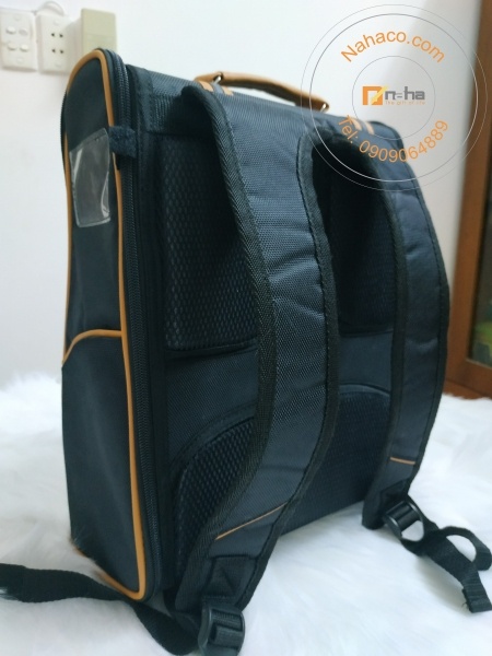chi tiết phía sau của balo trường minh đức