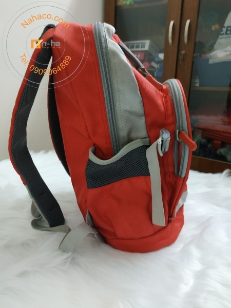 chi tiết phần mặt bên của mẫu ba lô
