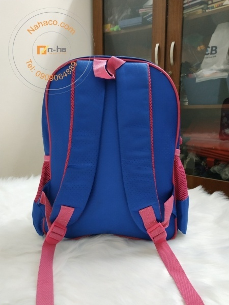 chi tiết mặt sau của mẫu ba lô 01