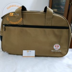 mặt trước của mẫu túi du lịch 02